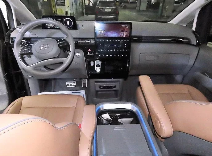 Hyundai Staria