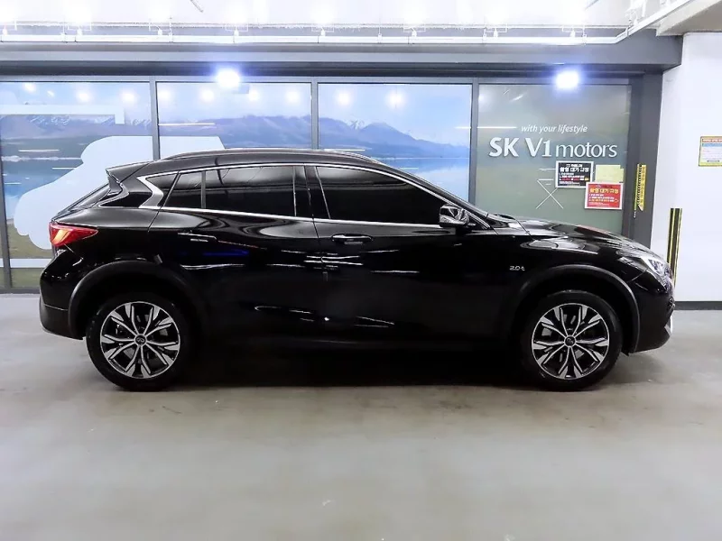 Infiniti QX30