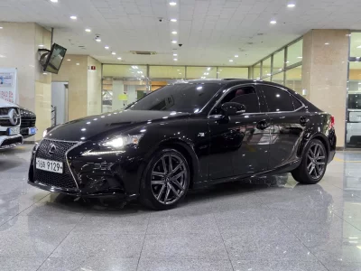 Lexus IS
