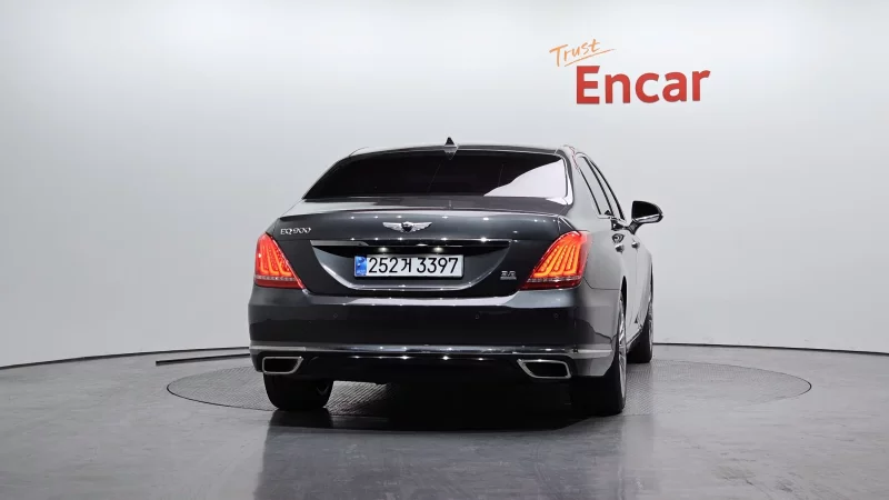 Genesis EQ900