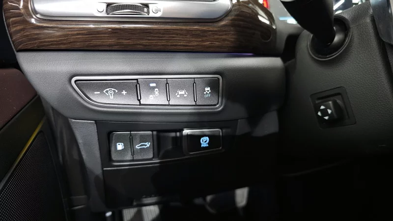 Genesis EQ900