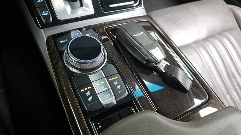 Genesis EQ900