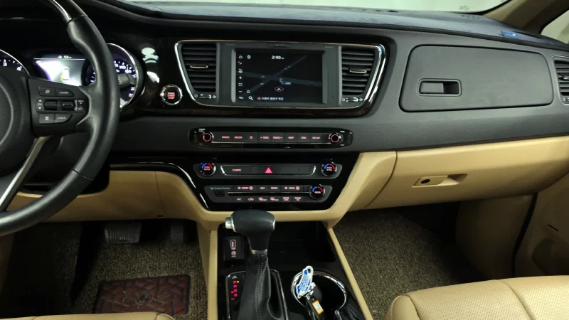 Kia Carnival