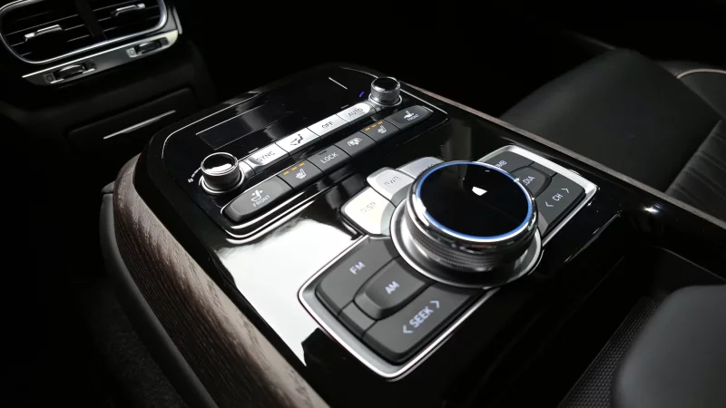 Genesis G90