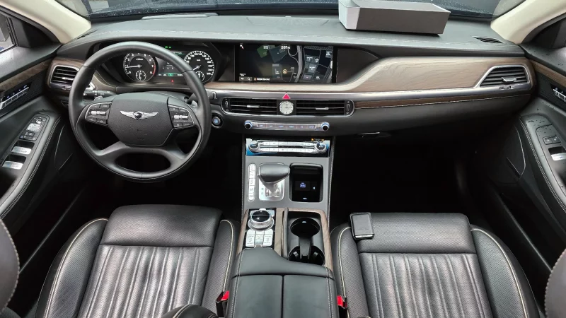 Genesis G90