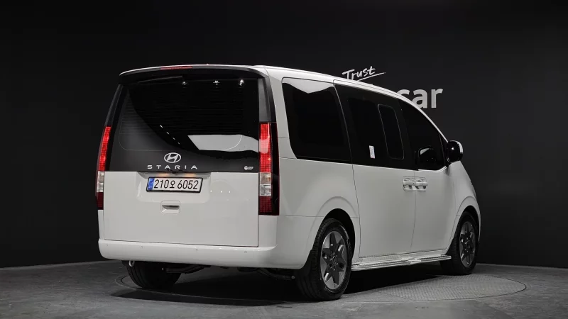 Hyundai Staria