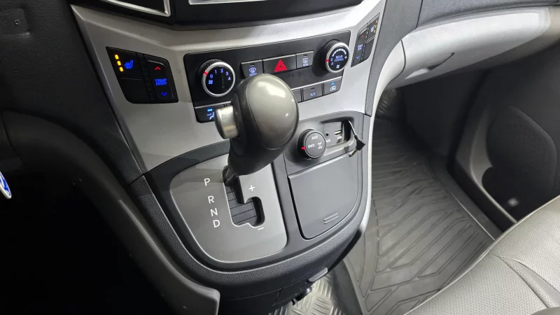 Hyundai Starex