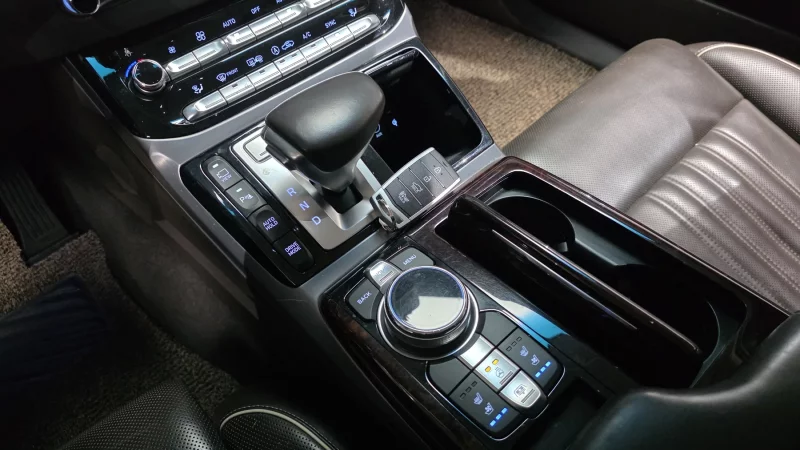 Genesis EQ900