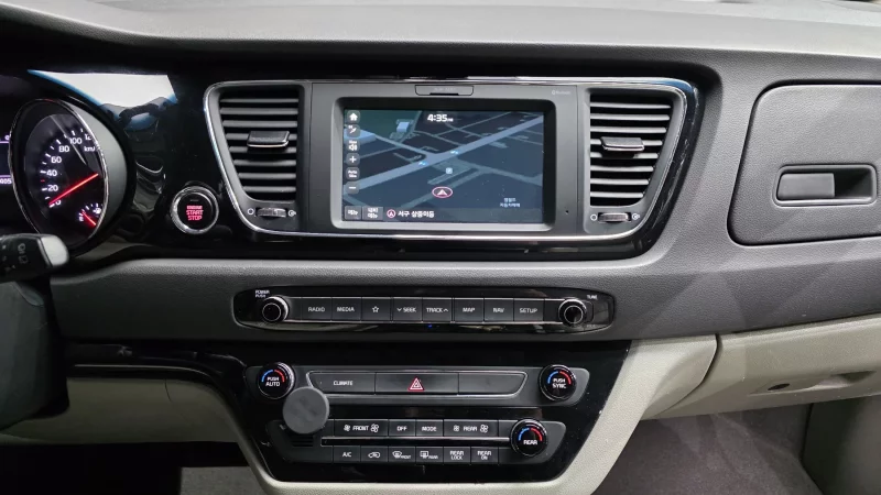 Kia Carnival