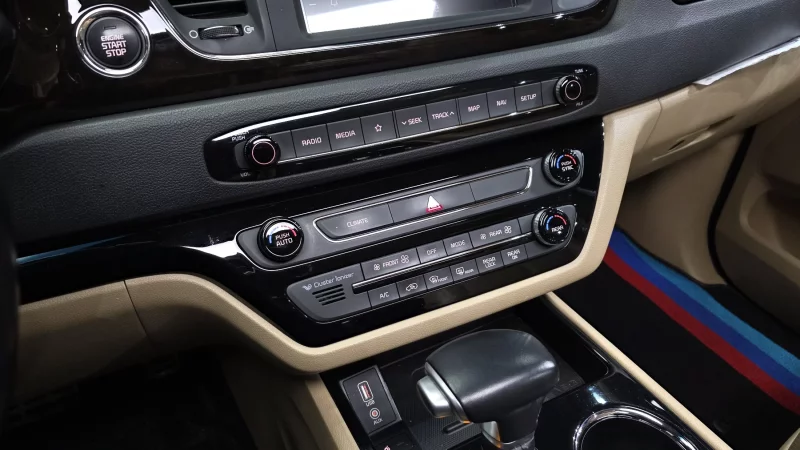Kia Carnival