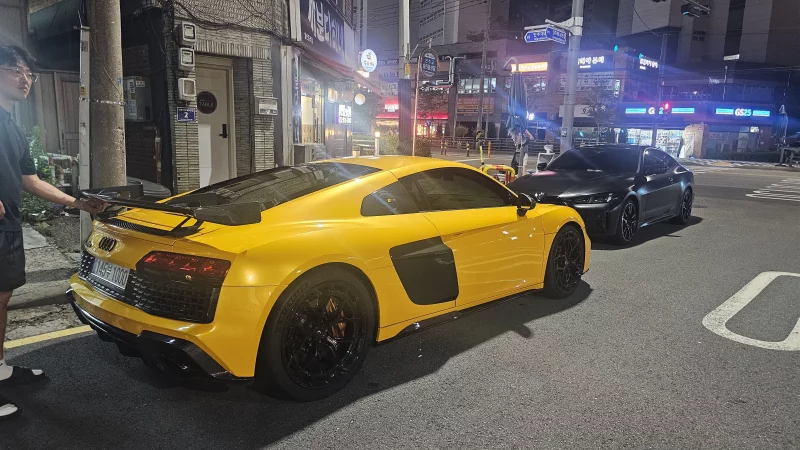 Audi R8