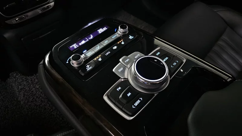 Genesis G90