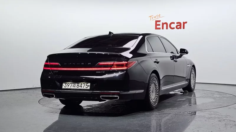 Genesis G90