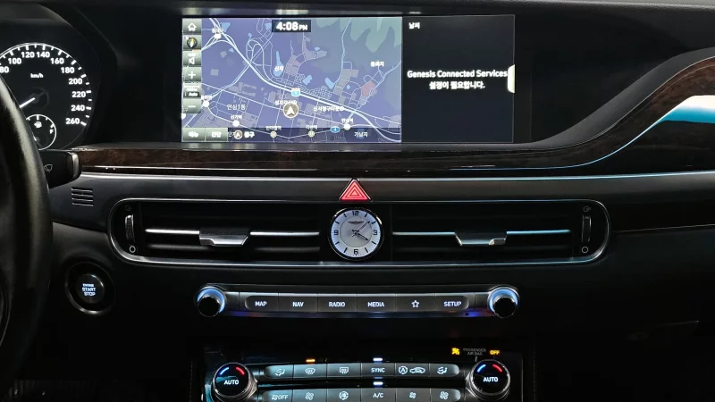 Genesis G90
