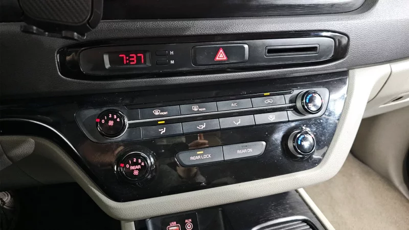 Kia Carnival