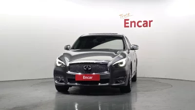 Infiniti Q70
