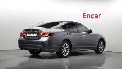 Infiniti Q70