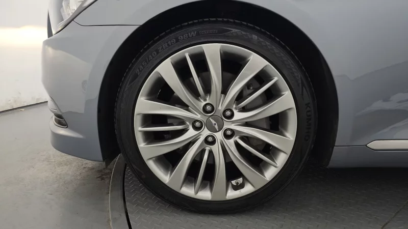 Hyundai Genesis