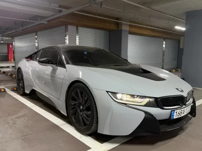 BMW i8
