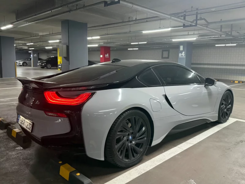 BMW i8