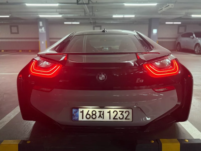 BMW i8