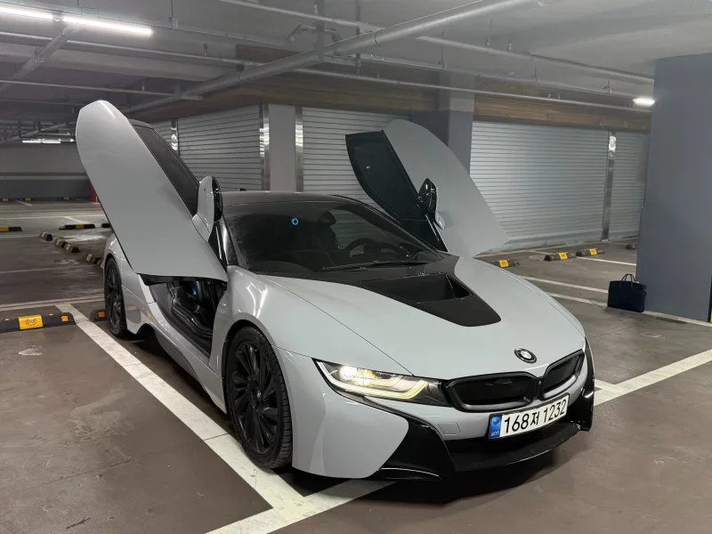 BMW i8