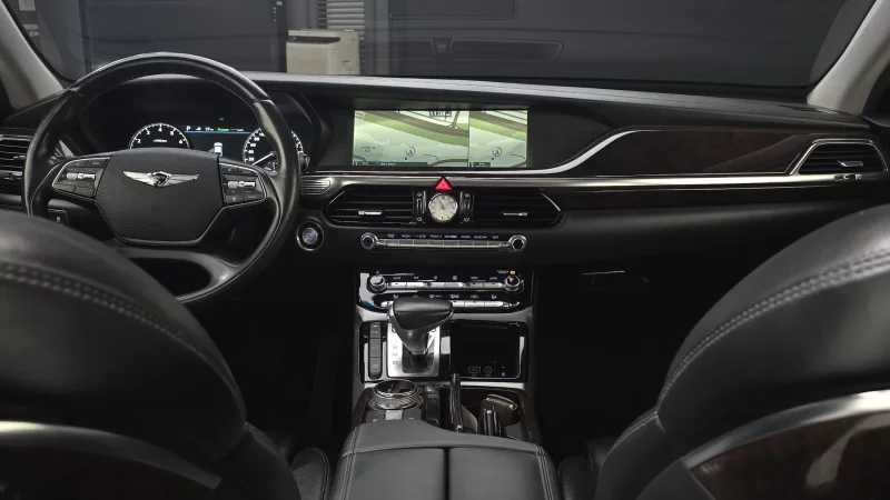 Genesis EQ900