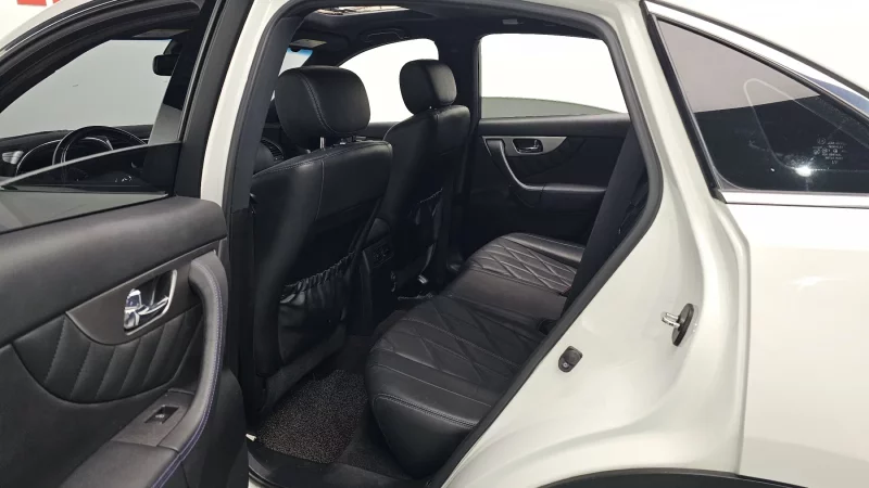 Infiniti QX70