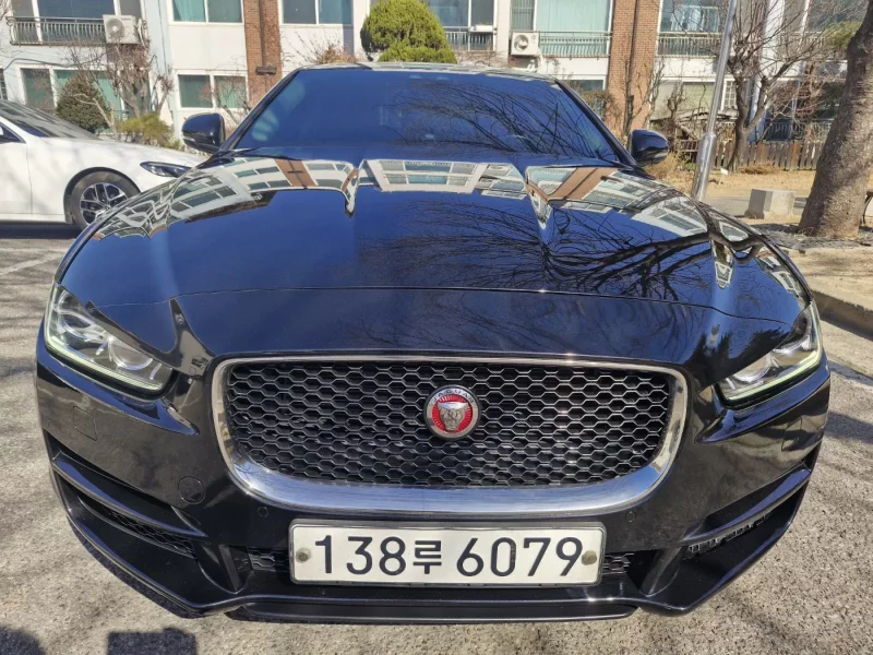Jaguar XE