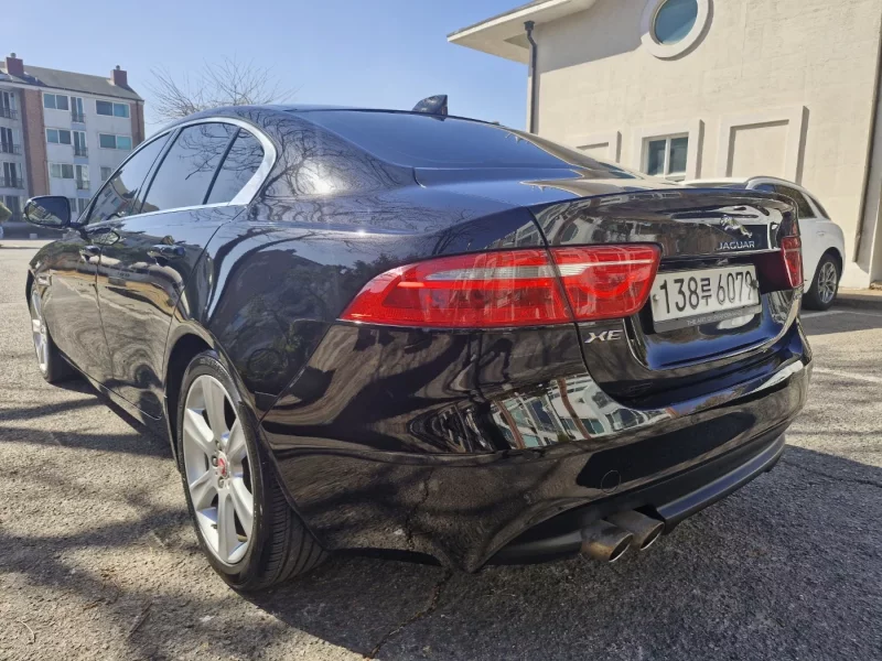 Jaguar XE