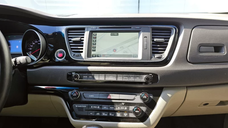 Kia Carnival