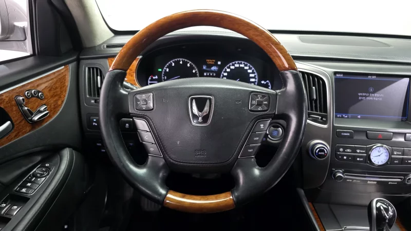 Hyundai Equus