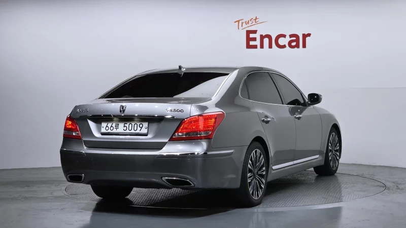 Hyundai Equus