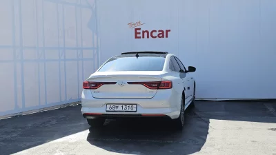 Renault SM6