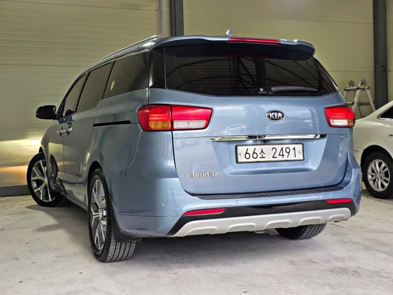 Kia Carnival