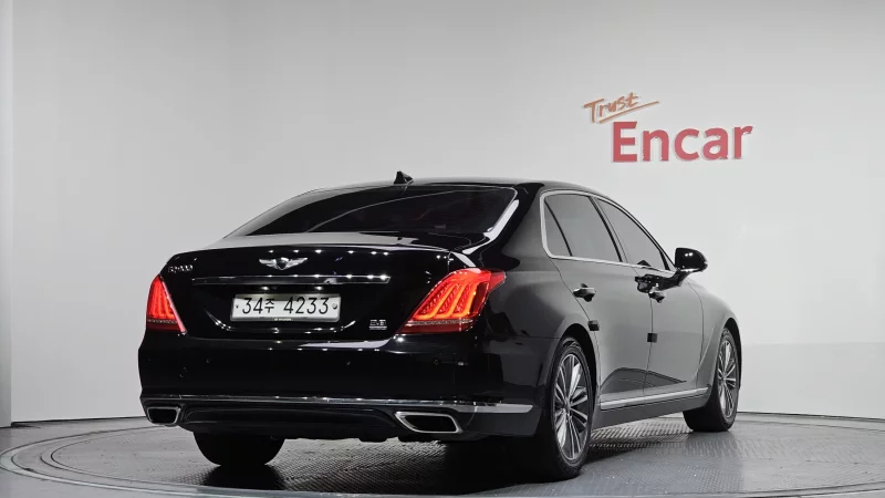 Genesis EQ900