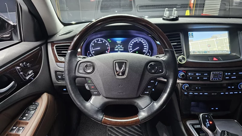 Hyundai Equus