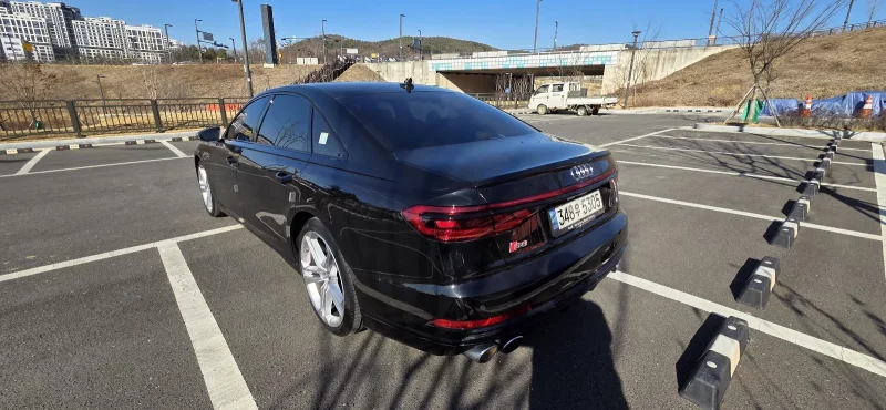 Audi S8