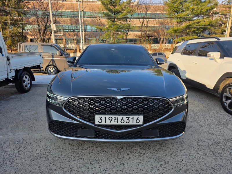 Genesis G90