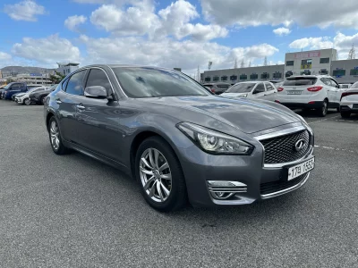 Infiniti Q70