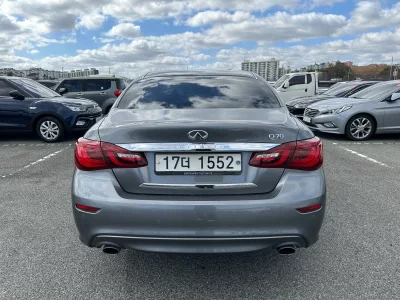 Infiniti Q70