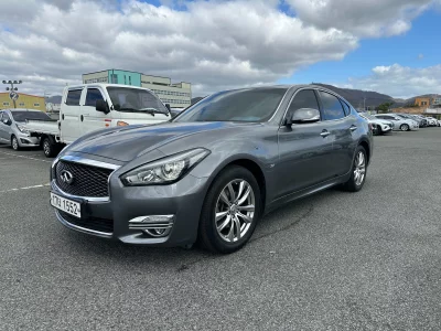Infiniti Q70