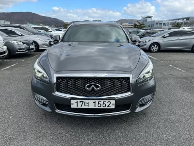 Infiniti Q70