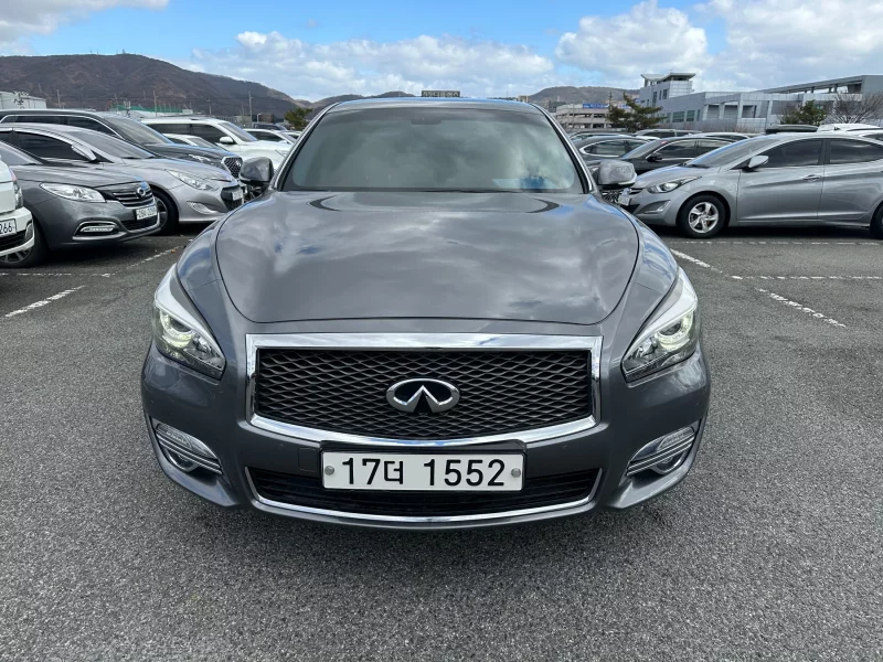 Infiniti Q70