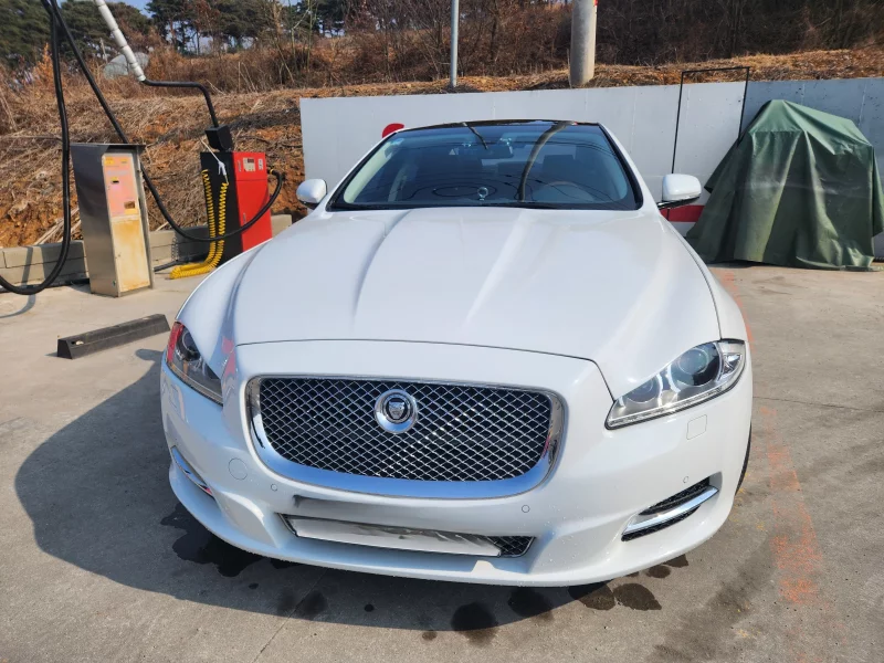 Jaguar XJ