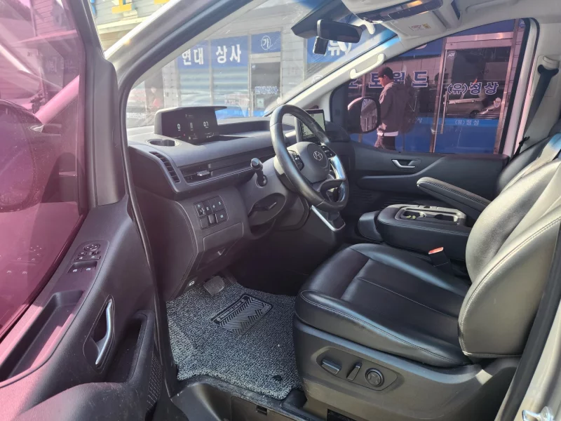 Hyundai Staria