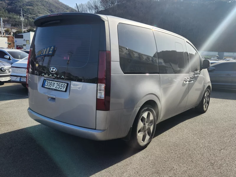 Hyundai Staria