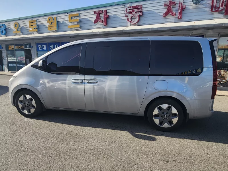 Hyundai Staria