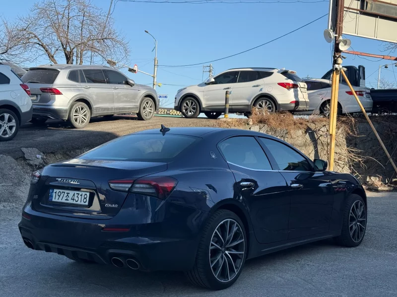 Maserati GHIBLI
