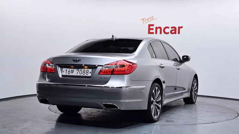 Hyundai Genesis